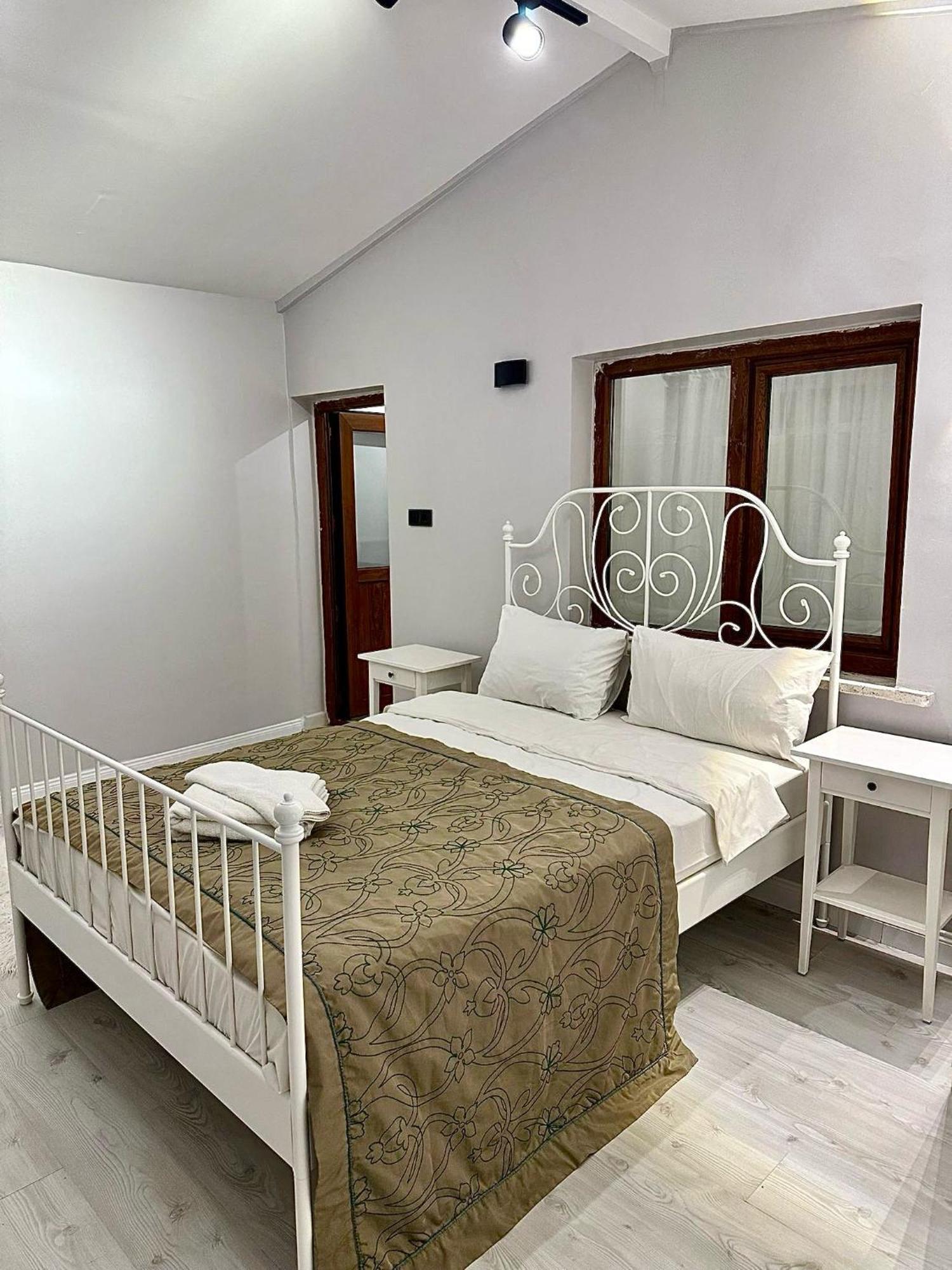 Ortakoey Tiny One Hotel *
